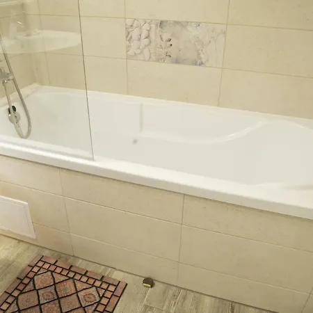 Apartment Traditional